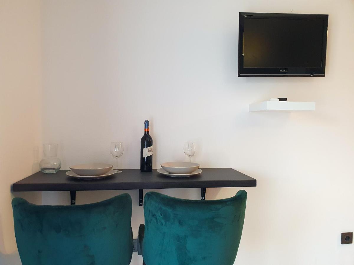 Apartments Mira バスカ エクステリア 写真