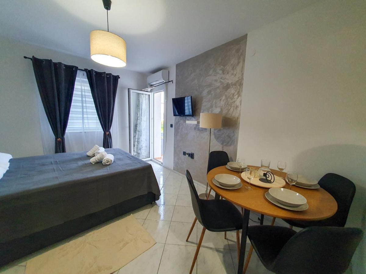 Apartments Mira バスカ エクステリア 写真