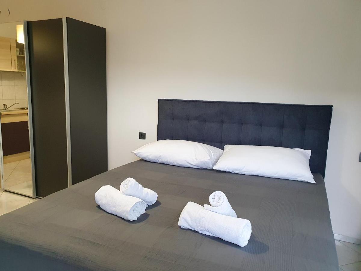 Apartments Mira バスカ エクステリア 写真