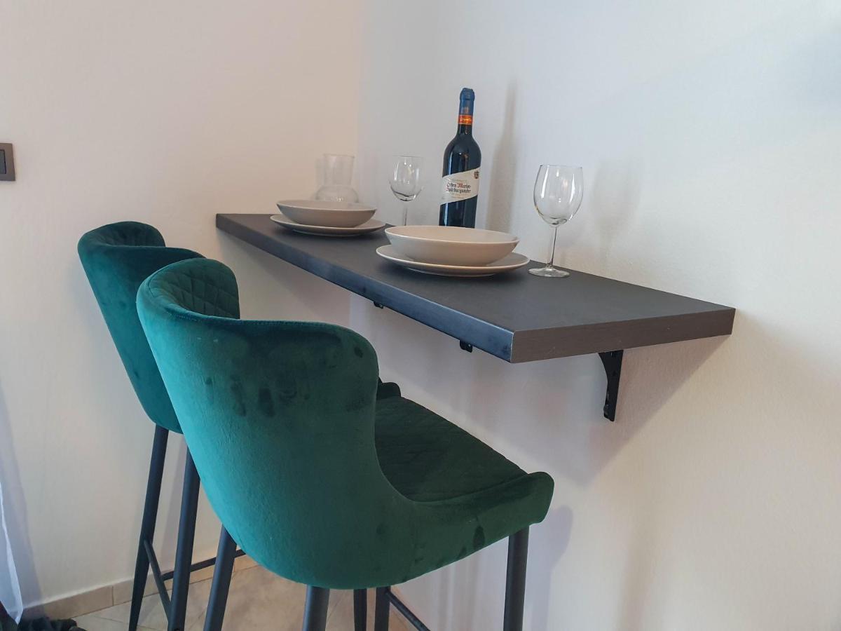 Apartments Mira バスカ エクステリア 写真