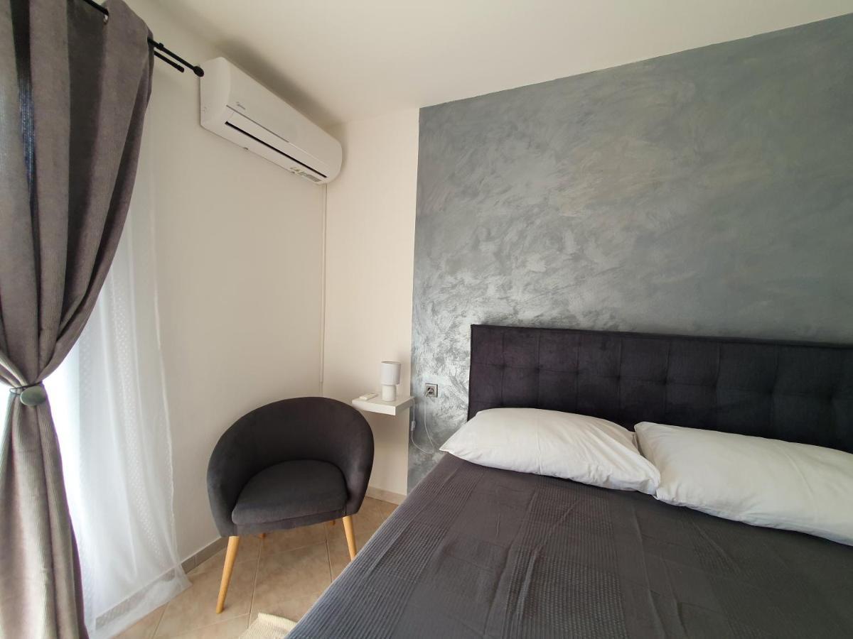 Apartments Mira バスカ エクステリア 写真