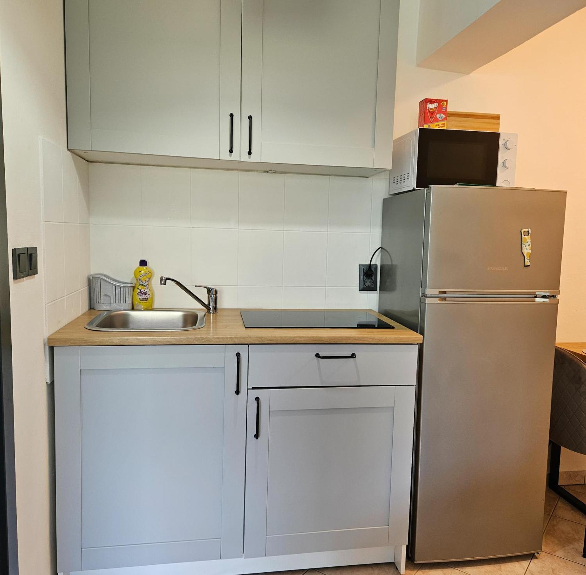 Apartments Mira バスカ エクステリア 写真