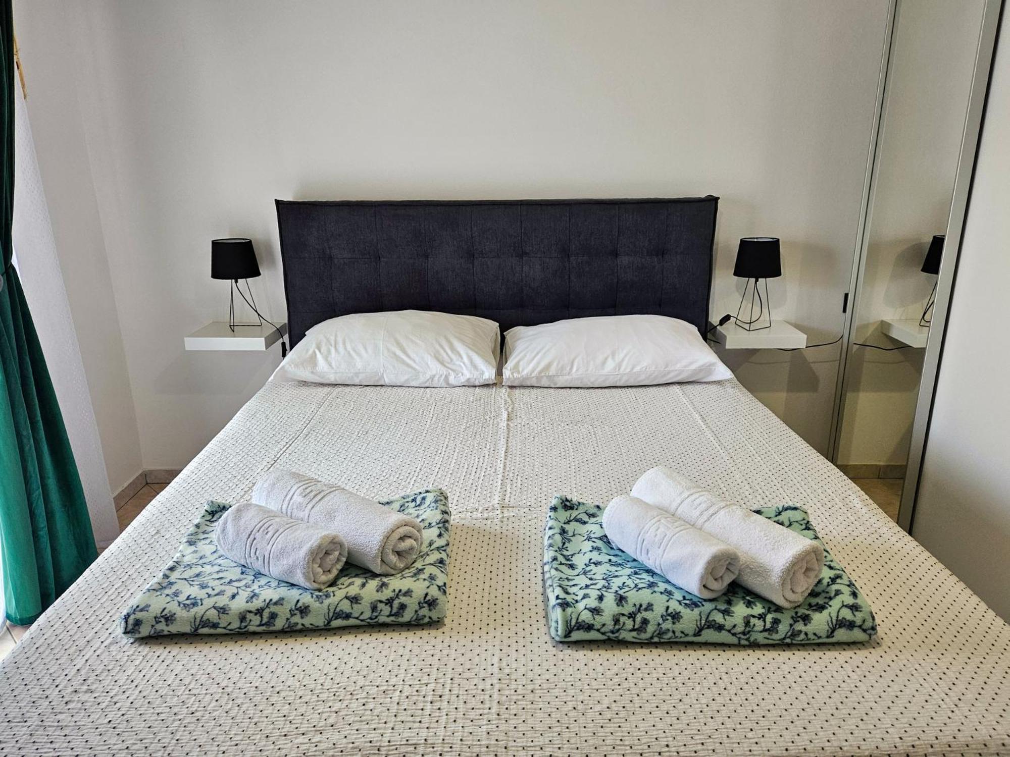 Apartments Mira バスカ エクステリア 写真